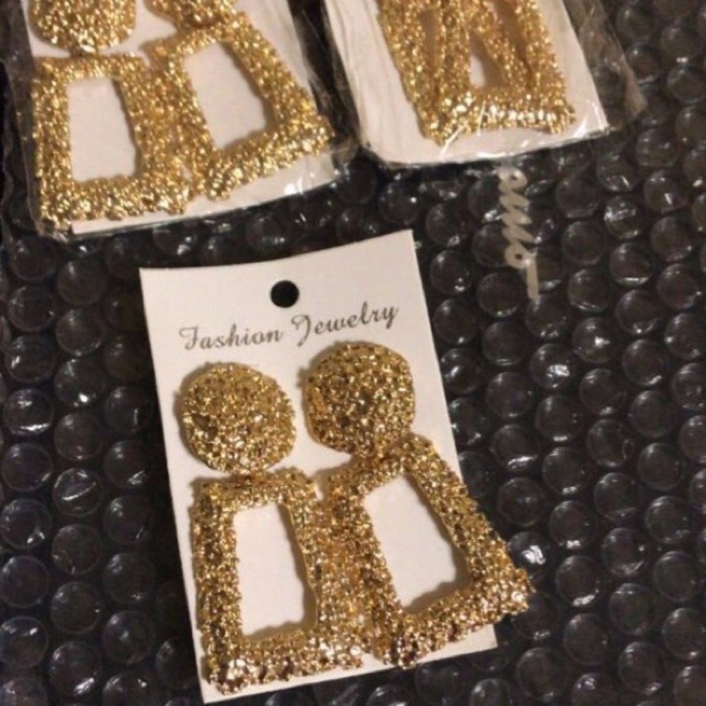 “Must Have” Statement Earrings - Picture 8 of 8